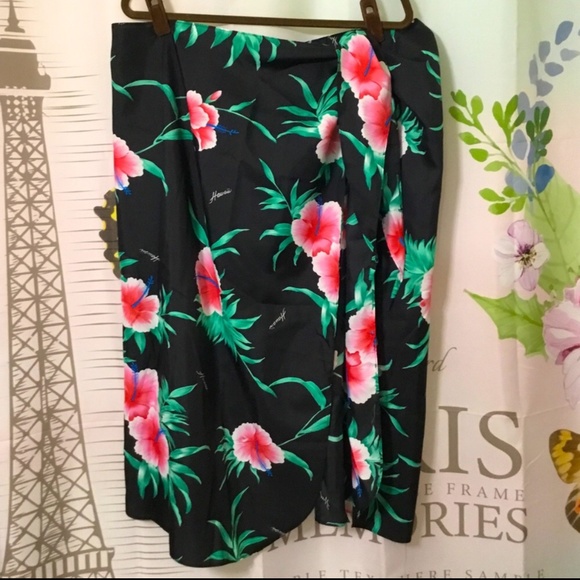 Vintage 60s 70s Helena’s Hawaiian Sarong Wrap Pareo Black w Red/Pink Hibiscus - Picture 2 of 10